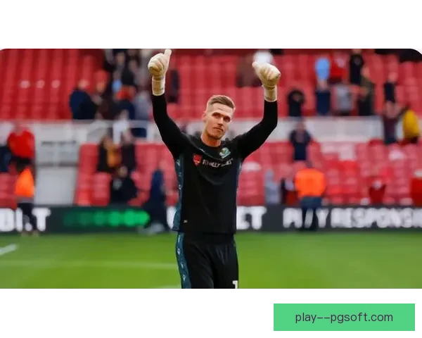 卡明斯基在卢顿门前神勇表现力挽狂澜上演高接低挡力保城门不失