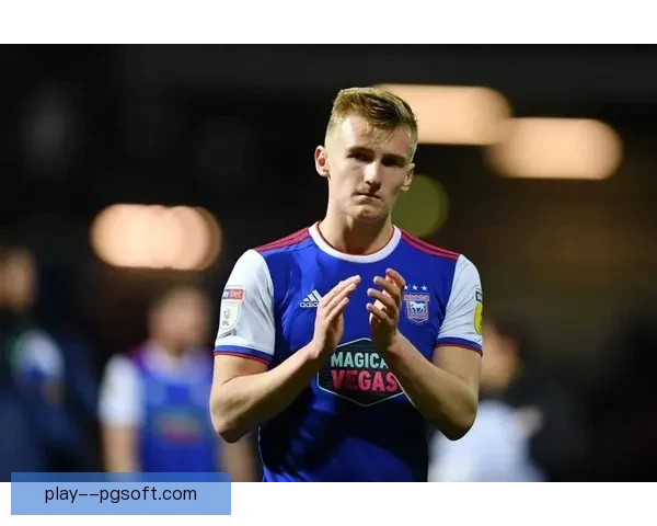 南安普顿成功买断后卫哈伍德贝利斯加强防线助力球队未来发展